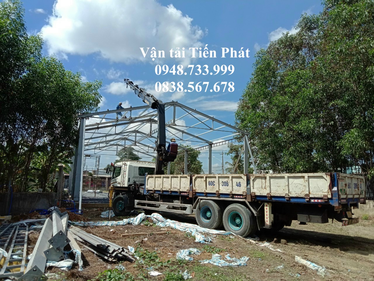 Cho thuê xe cẩu thùng phục vụ thi công lắp dựng tại KCN Đồng An Bình Dương 0948733999