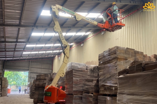 xe nang nguoi z boom lift