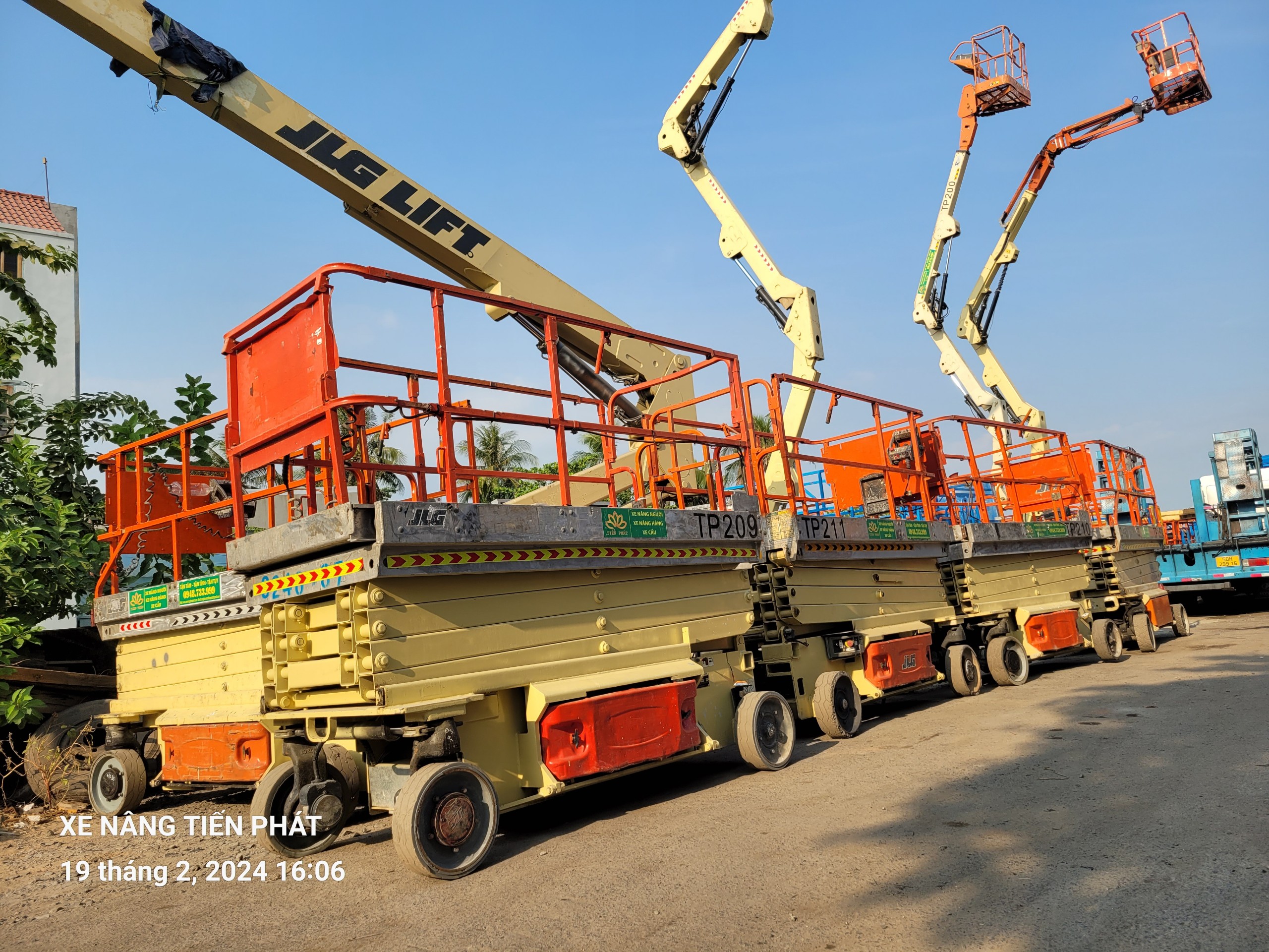 Xe nâng người xuất xứ Mỹ hoạt động tốt 