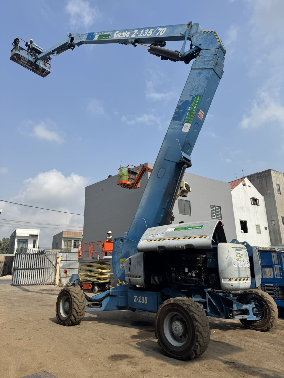 Cho thuê xe nâng người chạy dầu chiều cao 43m